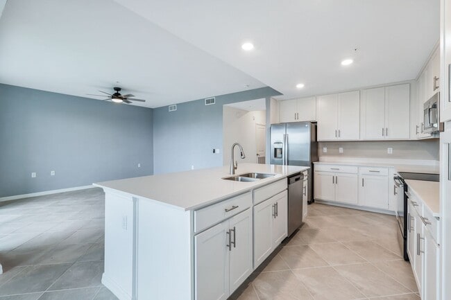Building Photo - 14081 Heritage Landing Blvd