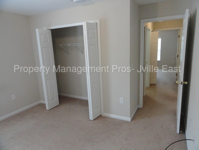 Building Photo - 7067 Deer Lodge Cir