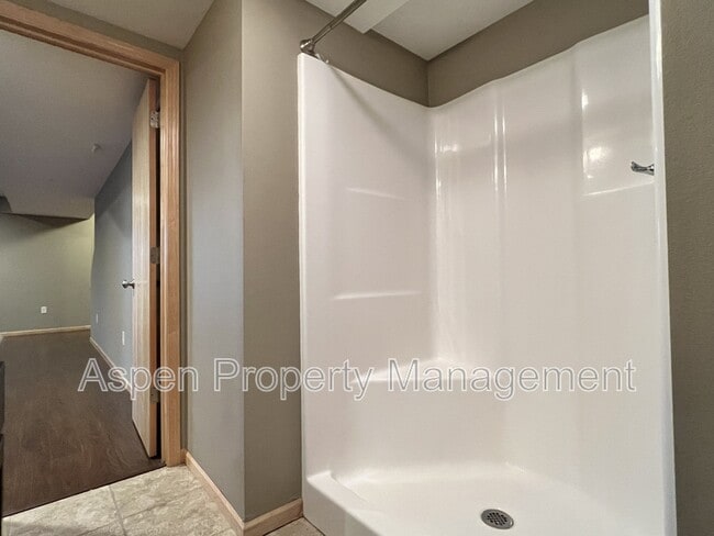 Building Photo - 1765 Sara Ct