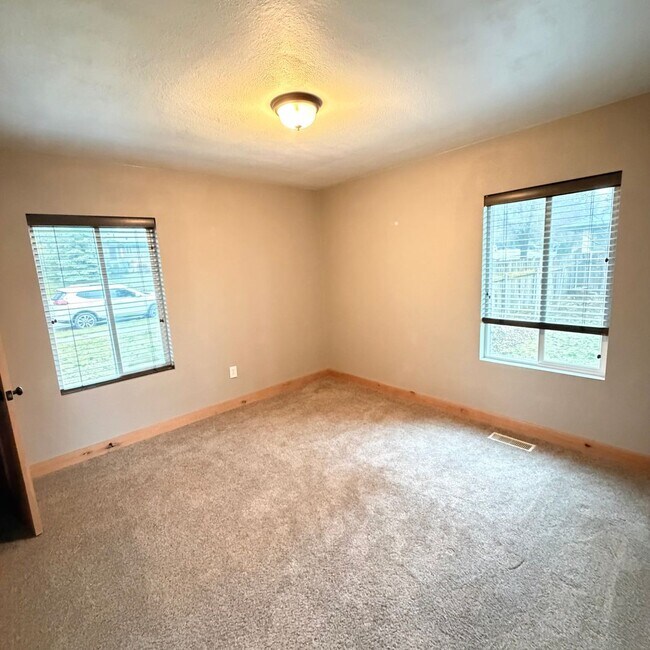 Building Photo - 3025 E 15th Ave