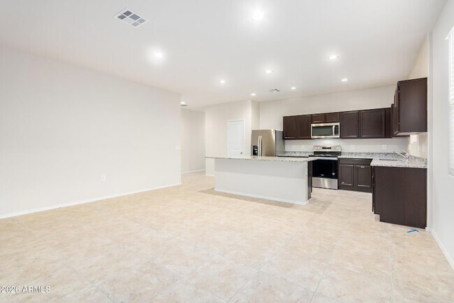 Building Photo - 1810 W Pinkley Ave