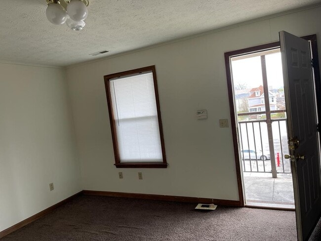Building Photo - 1517 6th Ave