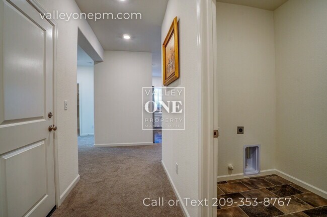 Building Photo - LIKE-NEW SOLAR POWERED HOME, BUILT 2022