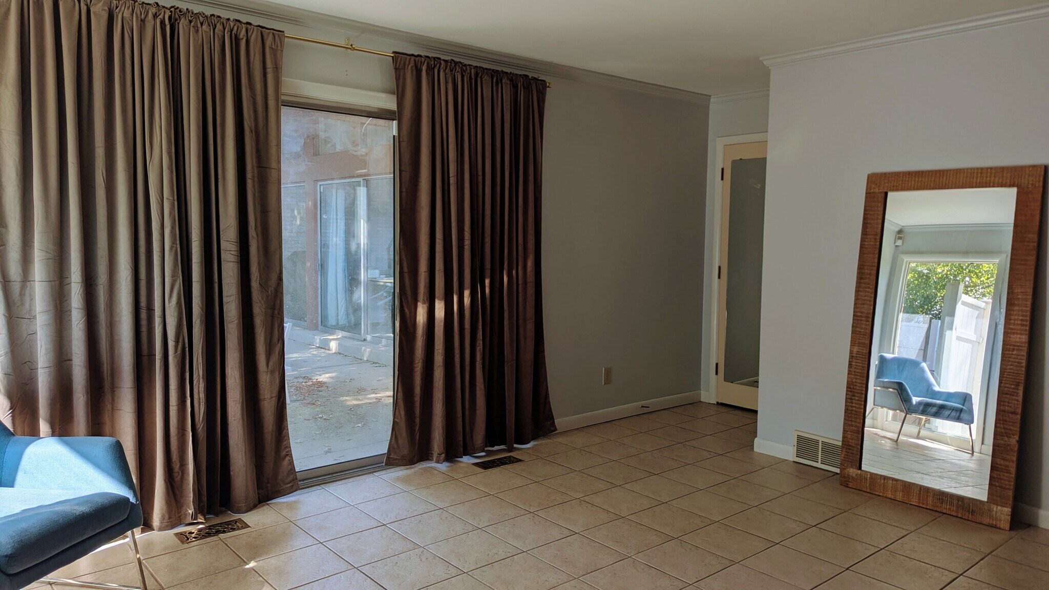 Building Photo - 550 Valewood Ln