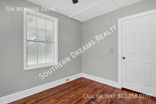 Building Photo - 706 Westside Dr