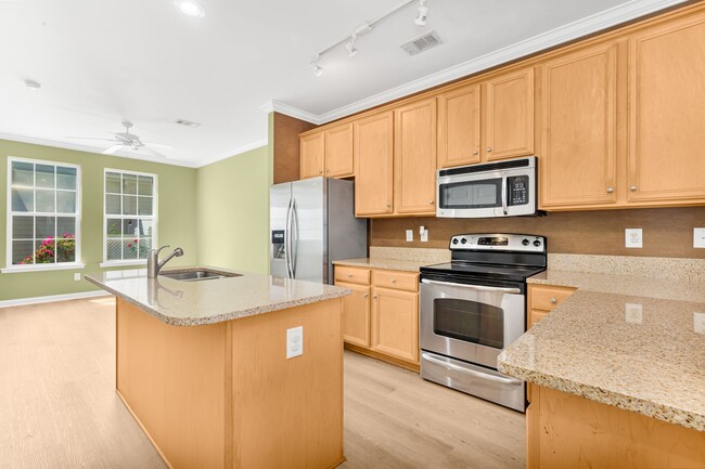 Building Photo - Gorgeous Market Common Townhome w/ Garage