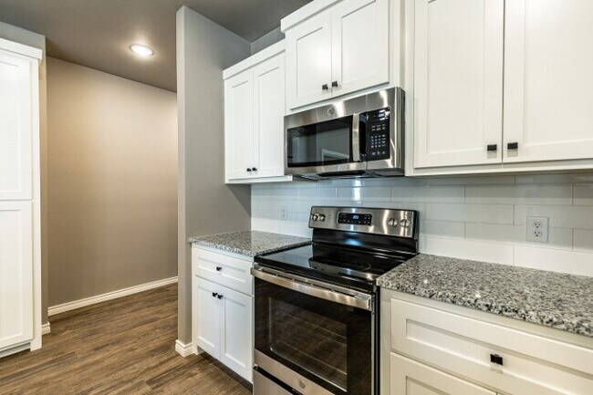 Building Photo - $500 Off First month's Rent - Modern Country Living Only Minutes From Lubbock Metro