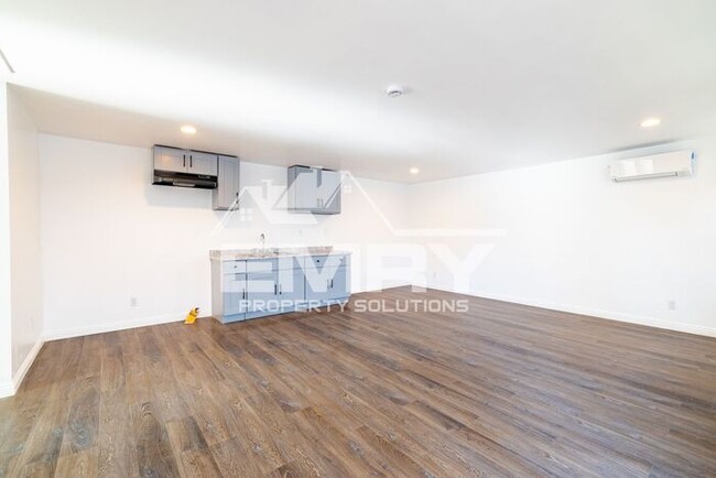Building Photo - Beautiful 2 Bed Apartment in Huntington Pa...