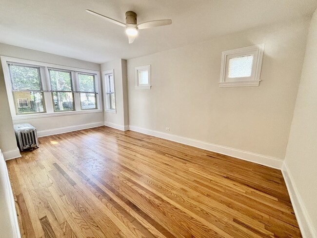 Building Photo - 4057 N Sacramento Ave