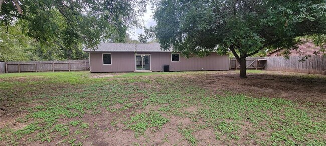 Building Photo - 386 Lamaloa Ln