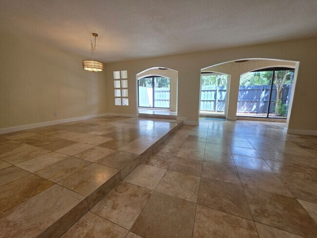 Building Photo - Spacious Townhome in The Trails