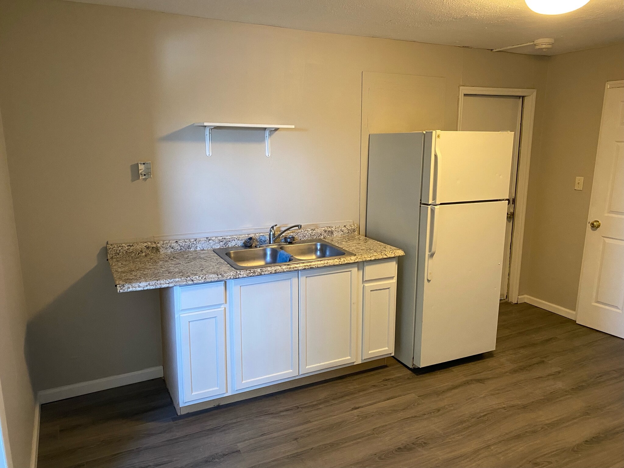 Building Photo - 245 S Washington St