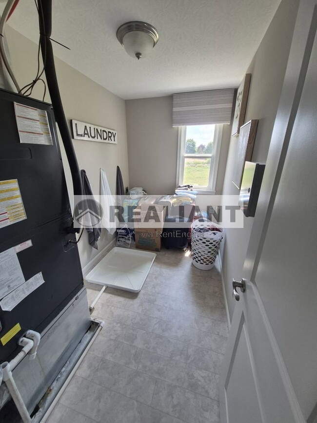 Building Photo - 10513 Greenbrook Dr