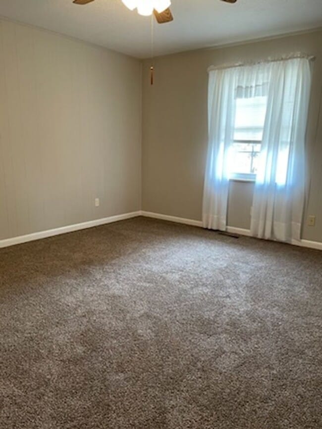 Building Photo - SINGLE FAMILY HOME