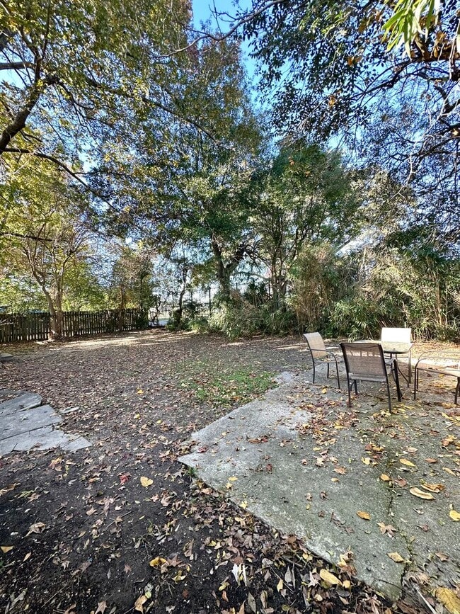 Building Photo - JANUARY MOVE IN SPECIAL!!!  1/2 OFF 1st Month's Rent