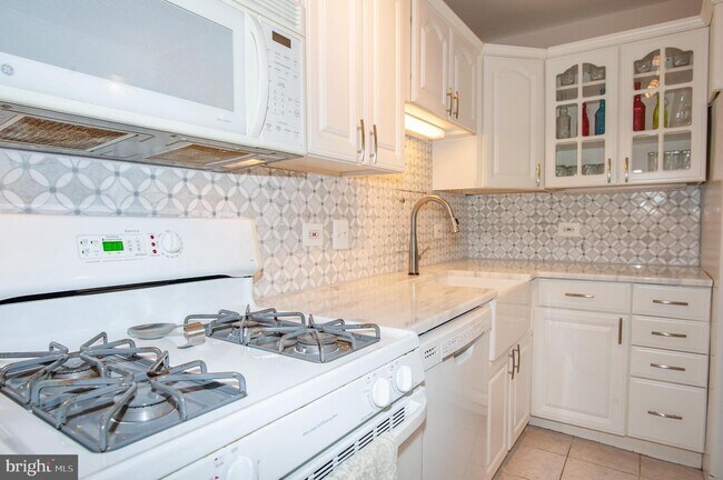 Building Photo - 4501 Arlington Blvd