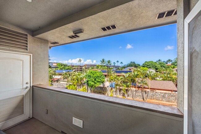 Building Photo - The Breakers: Unfurnished 1-Bed/1-Bath Con...