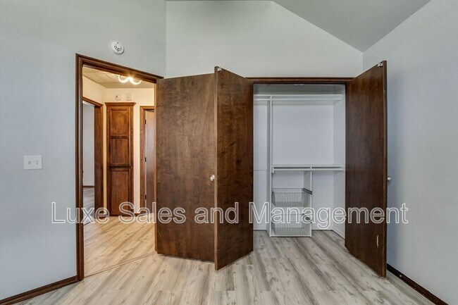 Building Photo - 1174 Misty Dr NW
