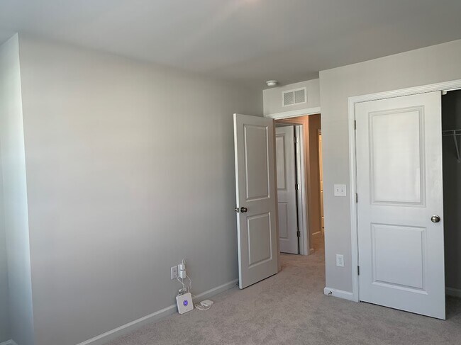 Building Photo - 6323 Andante Ave