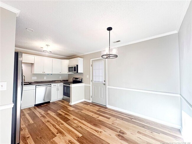 Building Photo - 527 Coronation Dr