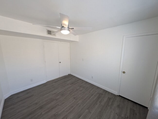 Building Photo - 2 Bedroom Condo Unit in the Papago Park Vi...
