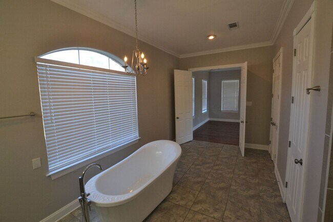 Building Photo - Zachary School District!  Newly remodeled 4 bedroom, 2.5 bath near downtown Zachary