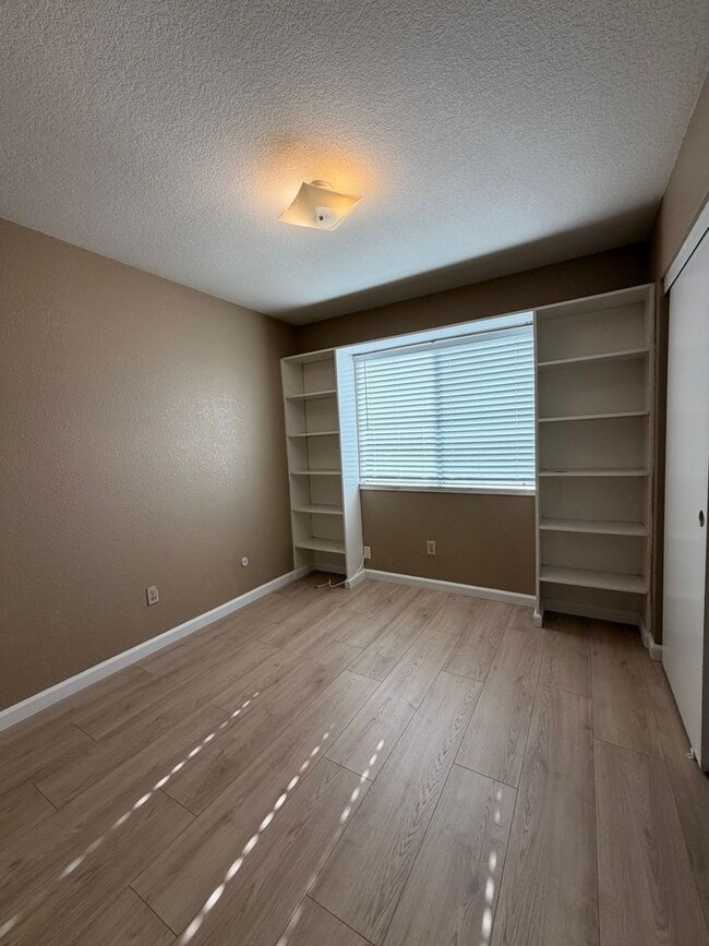Building Photo - Ready to be call HOME