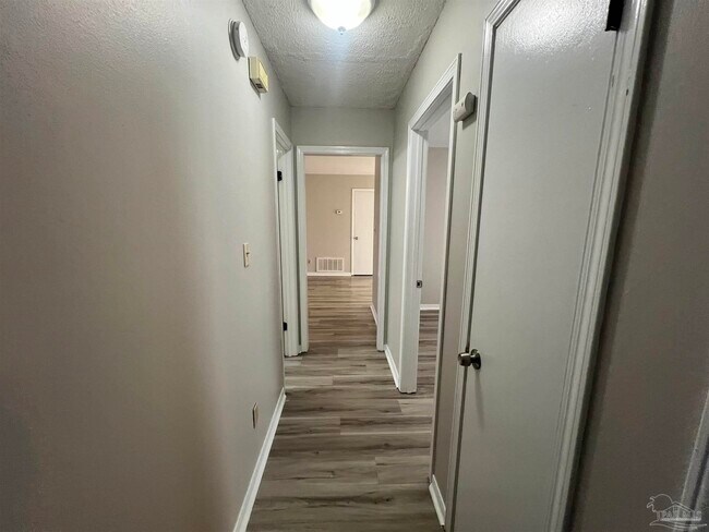 Building Photo - 842 Amberway Dr