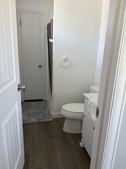 Building Photo - 506-533 33 Rd