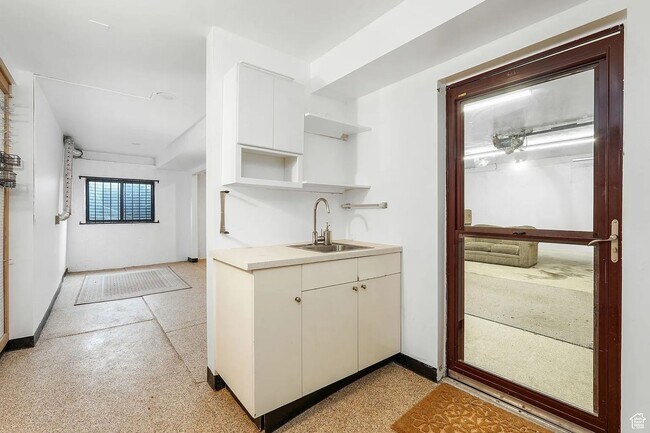 Building Photo - Scenic Mountain View Rental Minutes from Shopping & Trails!