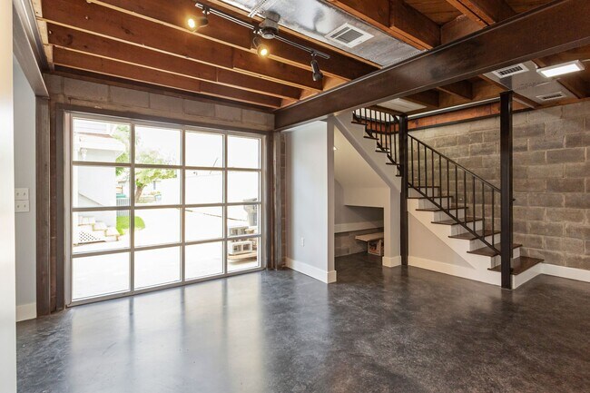 Building Photo - 2005 Portsmouth St