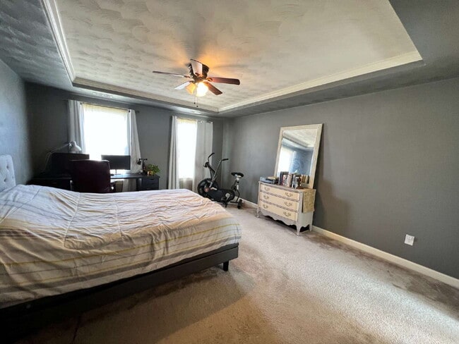 Building Photo - Spacious 4 bedroom home with POOL in sought after neighborhood and schools.