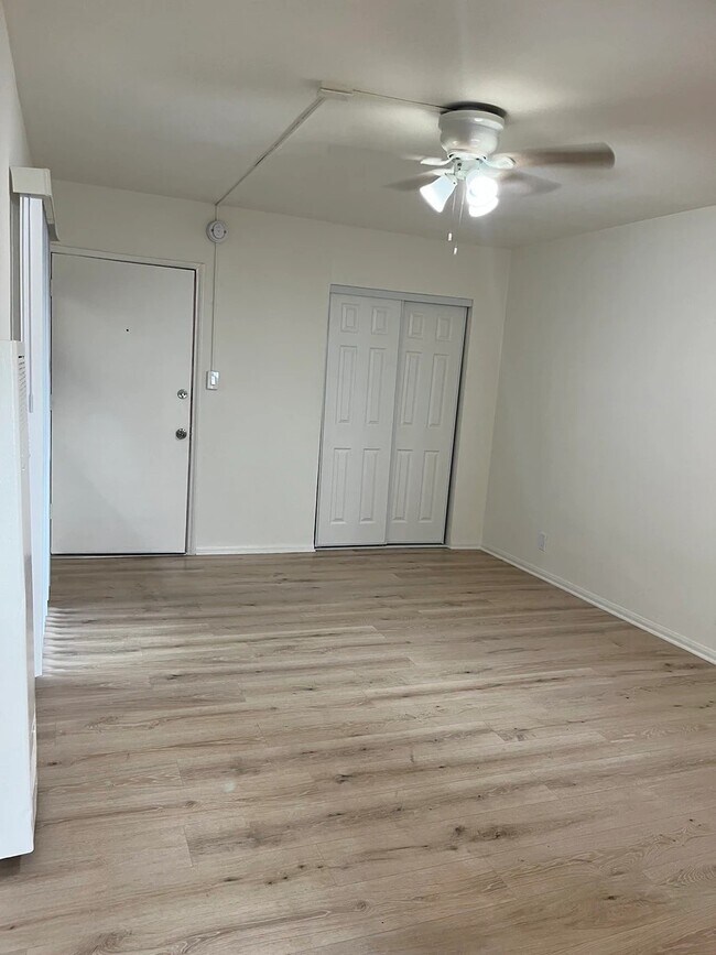 Interior Photo - 1819 N. Ivar Avenue,