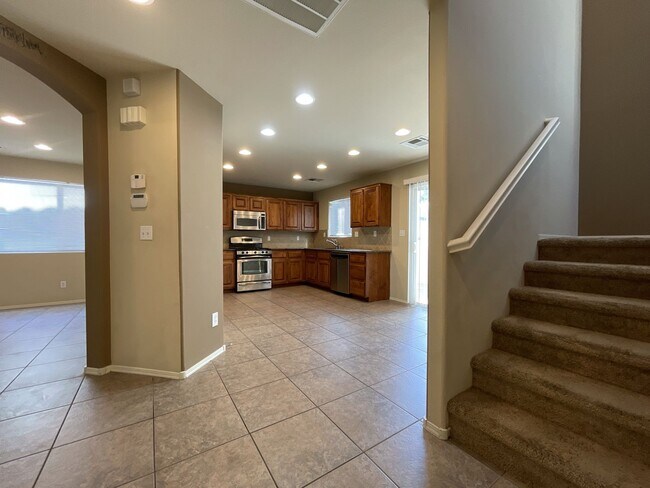 Building Photo - Spacious 3-Bedroom Home in the Northwest L...
