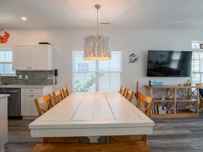 Building Photo - Wright Place Wright Time @ 809 Carolina Beach Ave N #2