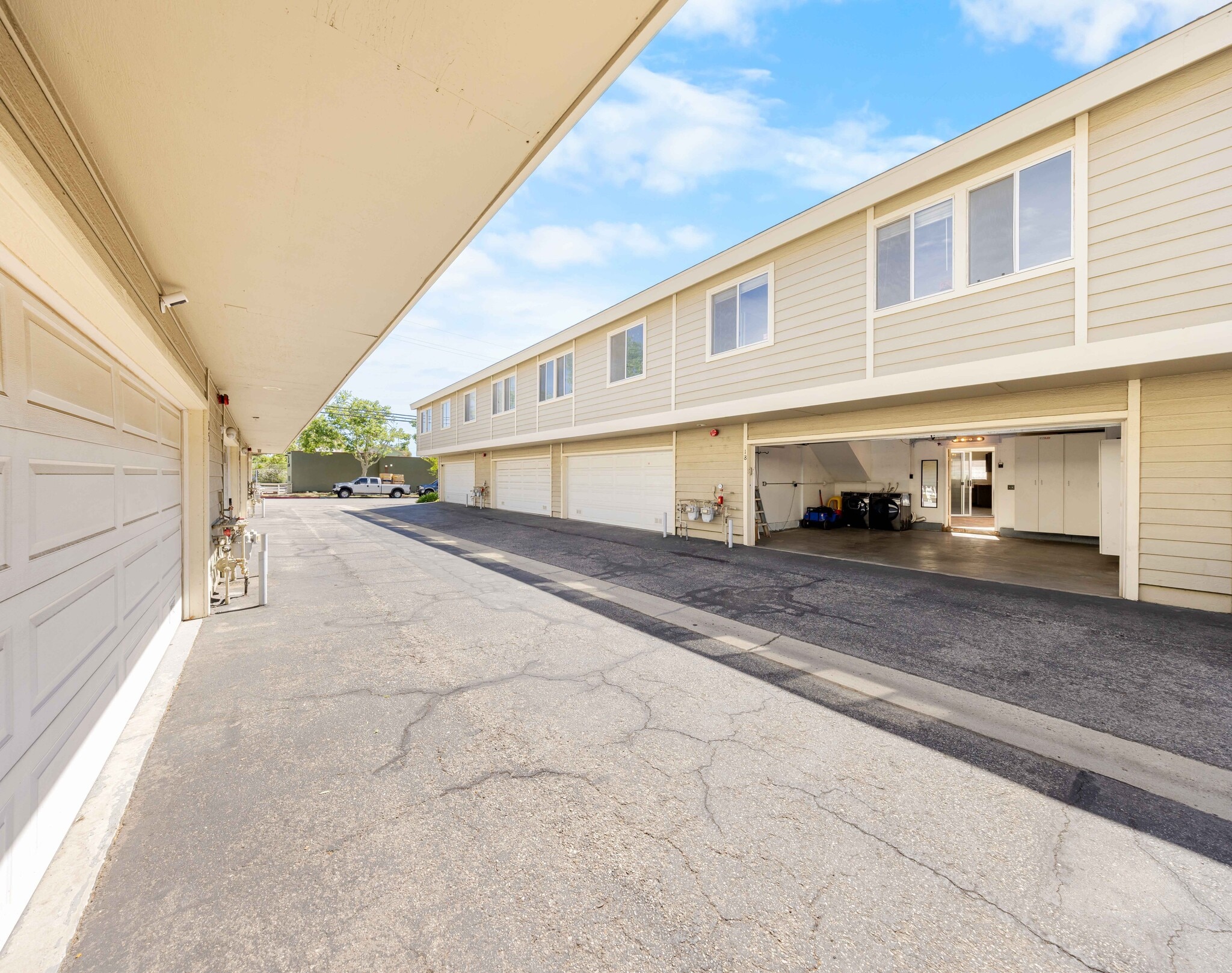 Building Photo - 11377 Osborne Pl