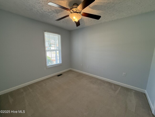 Building Photo - 135 Newington Way