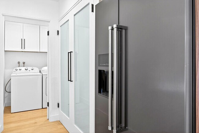 Building Photo - 352 Forest Hills Dr