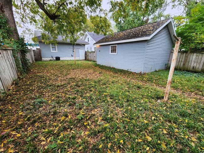 Building Photo - 821 S 10th St