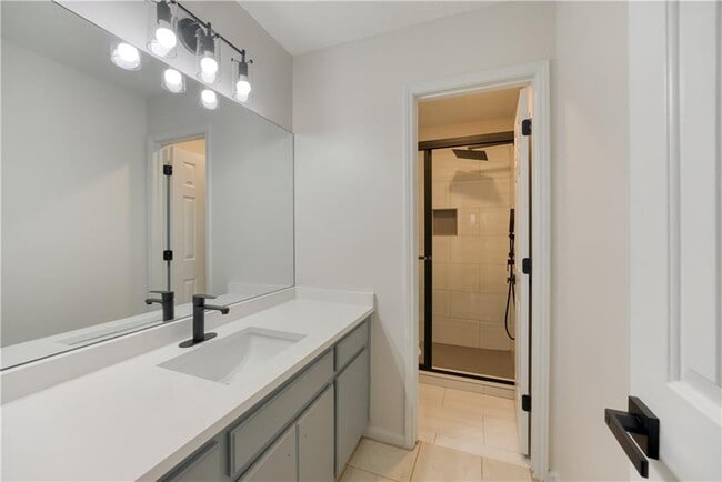 Building Photo - 61 Powers Ferry Rd