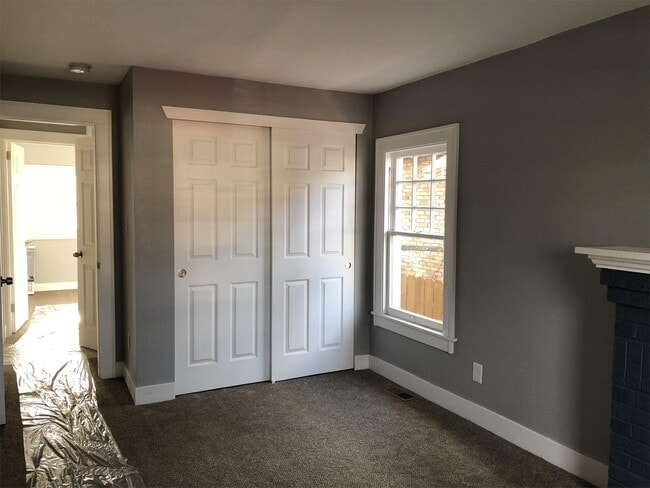 Building Photo - 1312 8th St