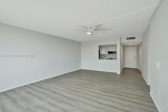 Building Photo - 1101 River Reach Dr