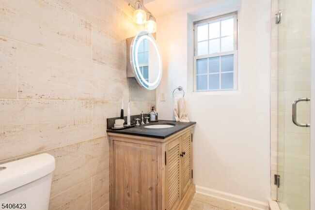 Building Photo - 380 Claremont Ave