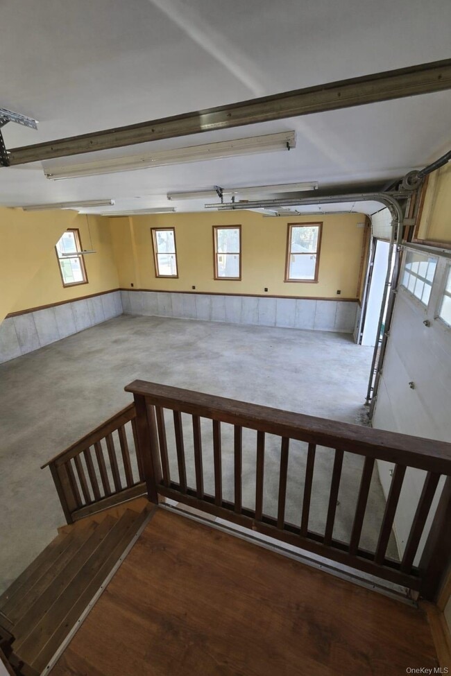 Building Photo - 276 Quaker Rd