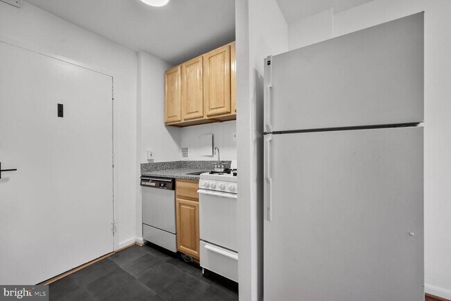 Building Photo - 950 25th St NW