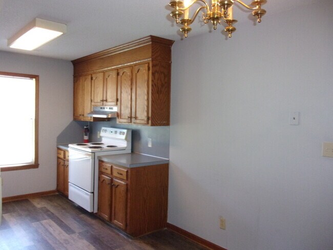 Building Photo - Ground Floor 2 Bedroom 2 Bath Condo in Farmington Hills