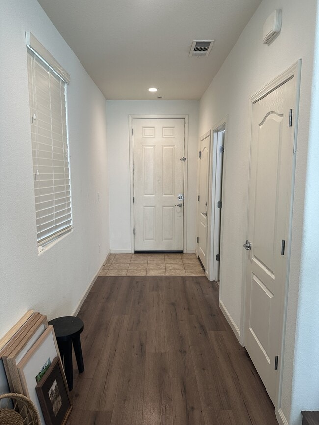 Building Photo - 4045 Neapolis Ln