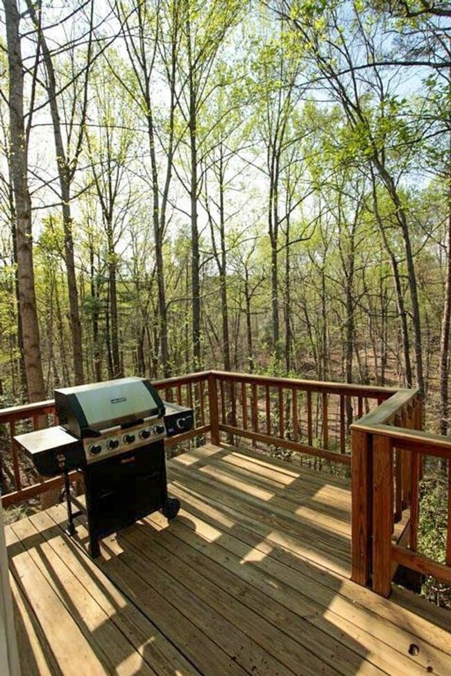 Building Photo - Fantastic 3br End-Unit Town Home in highly sought Silver Spring Neighborhood - Ready mid-June
