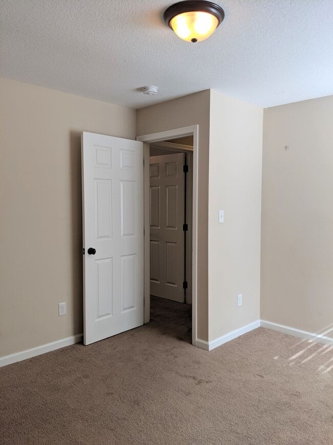 Building Photo - South Asheville Rental!
