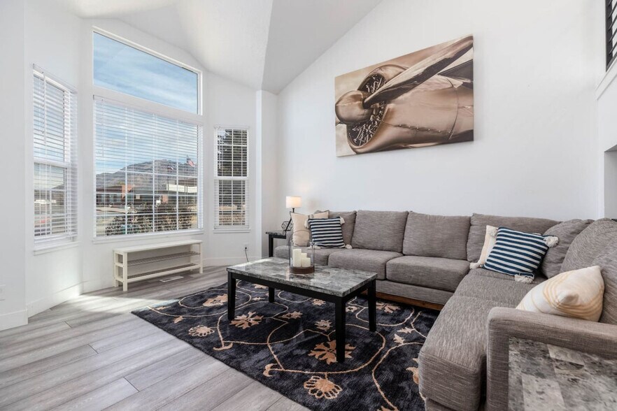Building Photo - 2744 Newcastle Dr